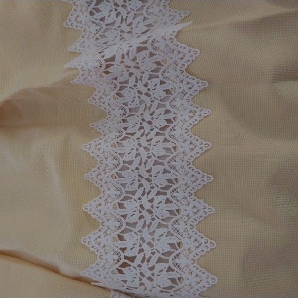 English Factory Yellow Skirt with White Lace Trim - Picture 2 of 3